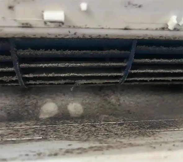 邯山空调吹的风有股烧焦味是怎么回事